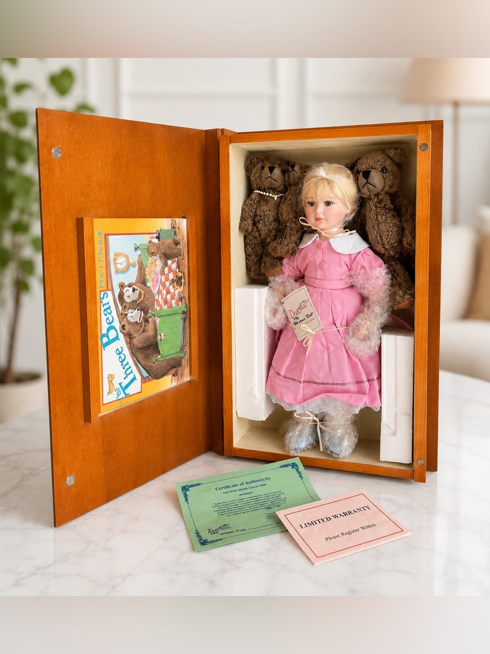 Duck House Heirloom Dolls LIMITED EDITION, Goldilocks‎ and the Three Bears Doll